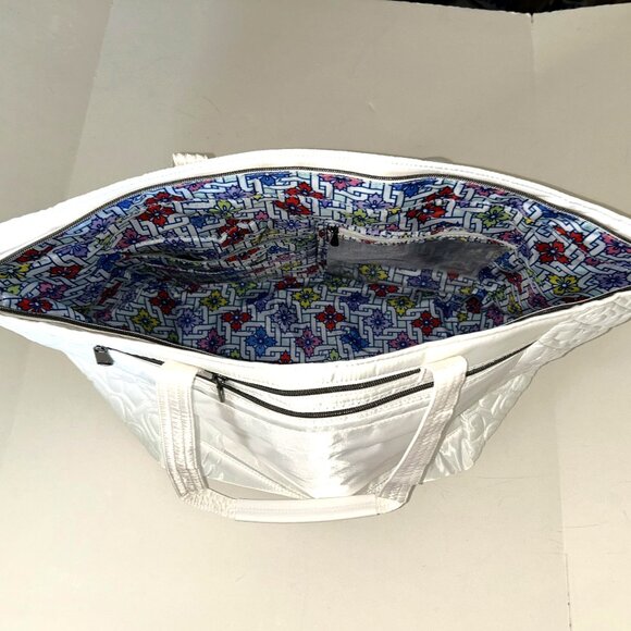 Lug Avion Love Carry-All Tote Bag White - Picture 10 of 12